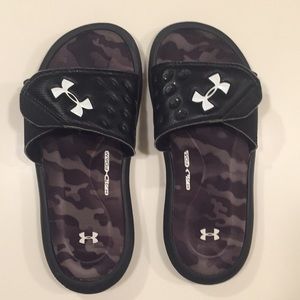 Under armour slides- make an offer! Size 3Y